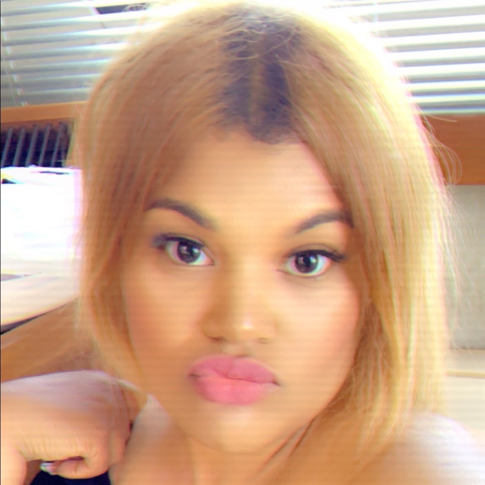 Meet your Posher, Dionne